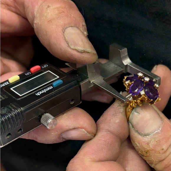 Estate 18KT Solid Gold Vintage Ring 10.4 Grams - Picture 6 of 6